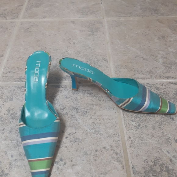 Shoes - Picture 2 of 3